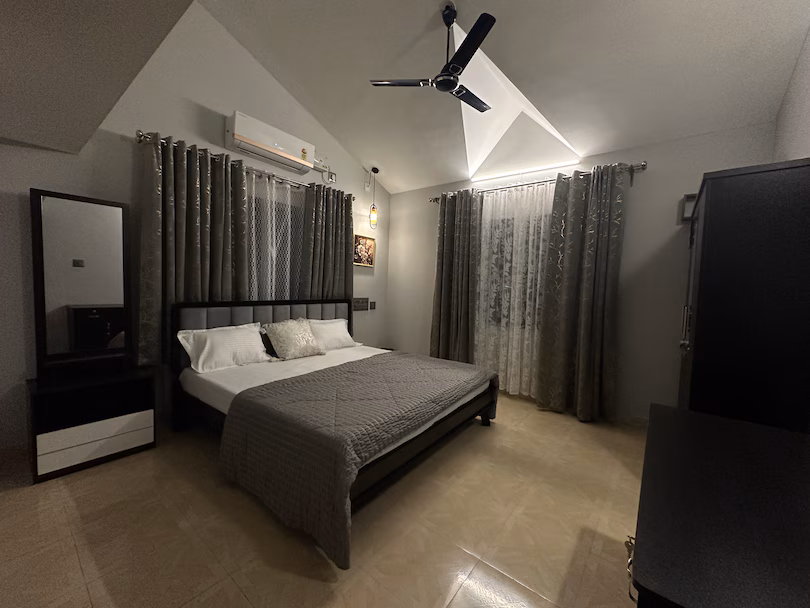 Twin bedroom